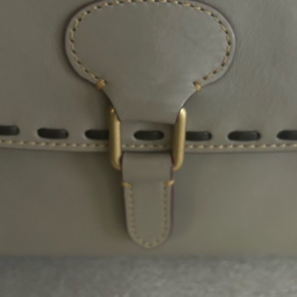 Dooney & Bourke Florentine Pocket Crossbody Ecru excellent like new condition - Picture 9 of 10